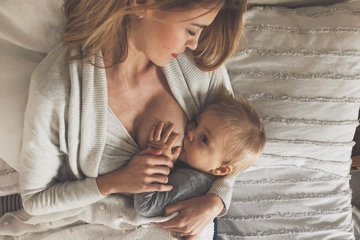 breastfeeding mom