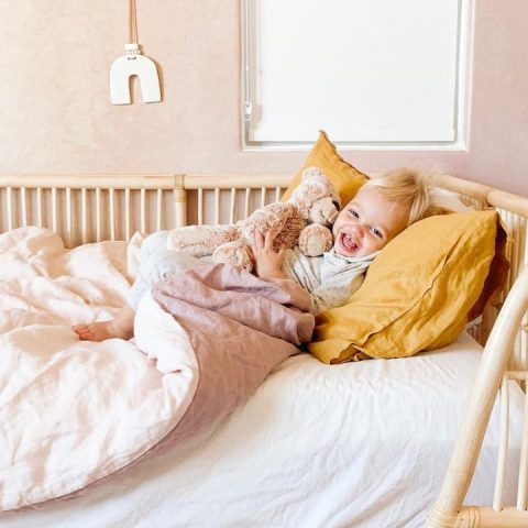 toddler stay in their bed