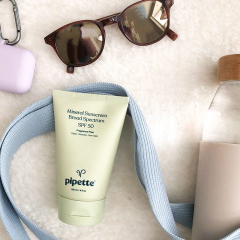 mom summer beach bag essentials