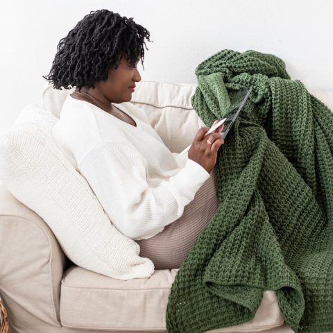 mom managing endometriosis
