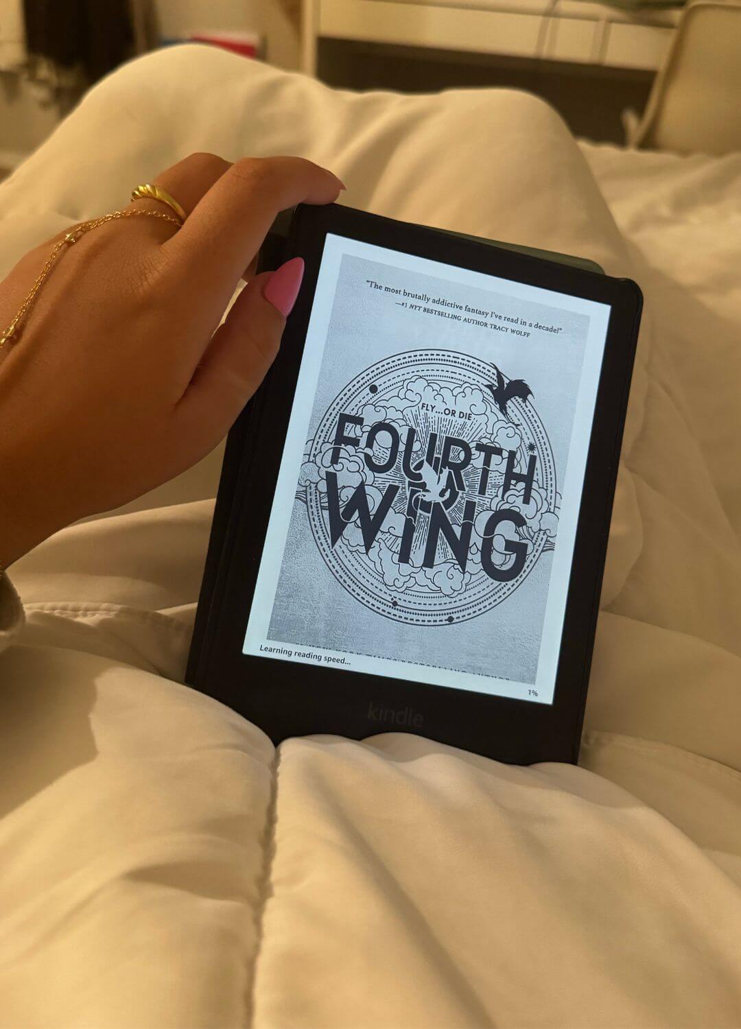 girl reading fourth wing on kindle