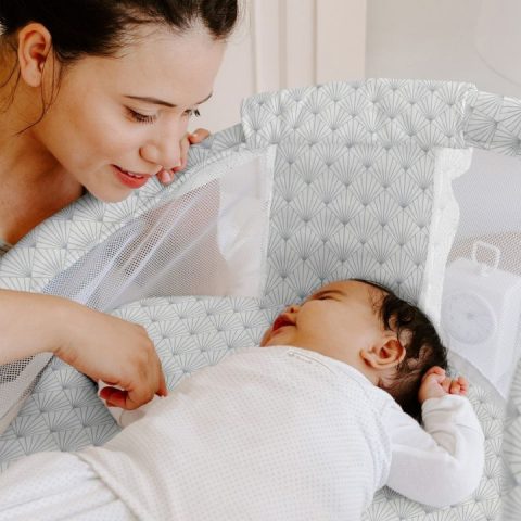 how to keep your baby sleeping safely in warmer temperatures