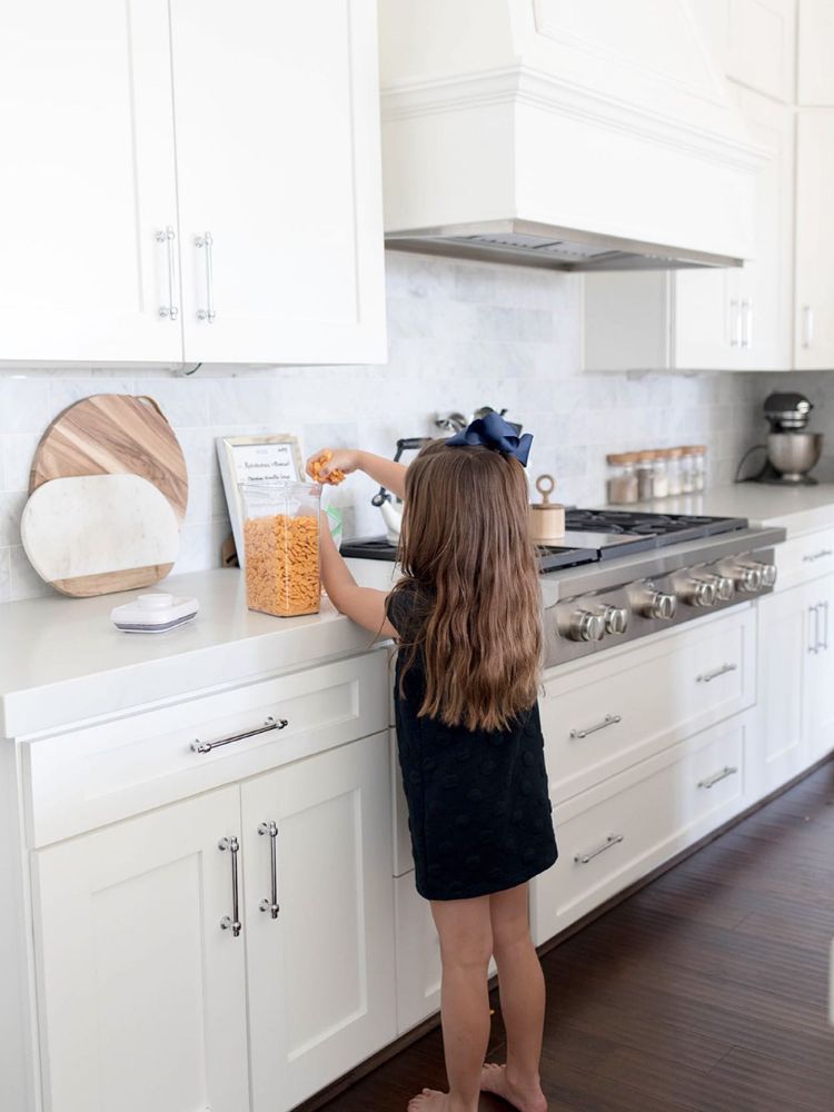 kids making school lunch