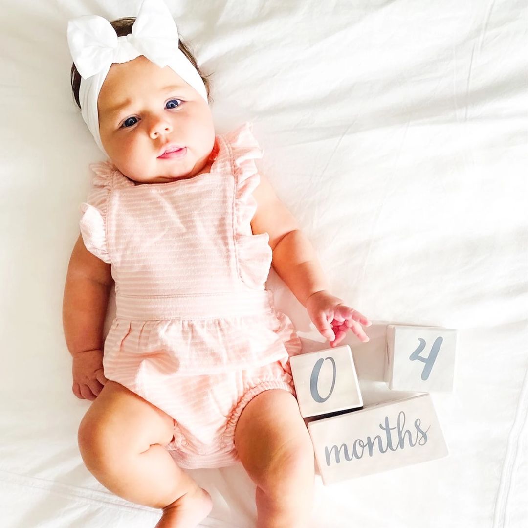 monthly baby photo ideas