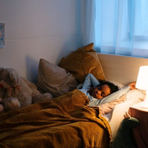 toddler stay in bed