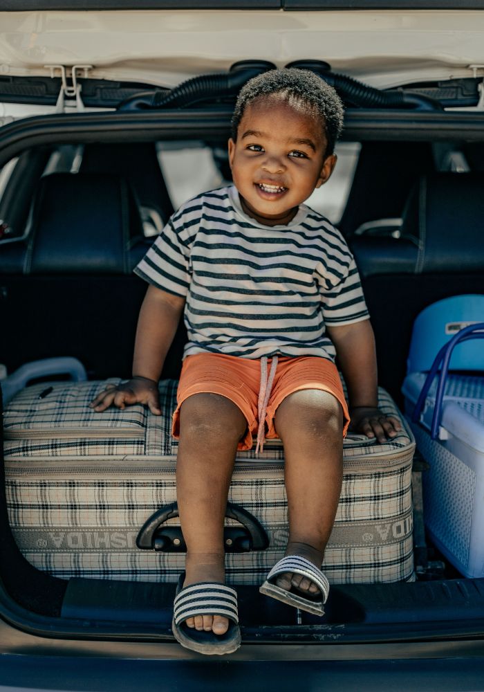 kid in car