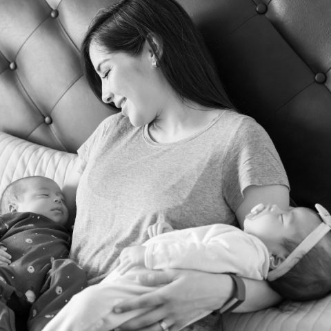 breastfeeding twins