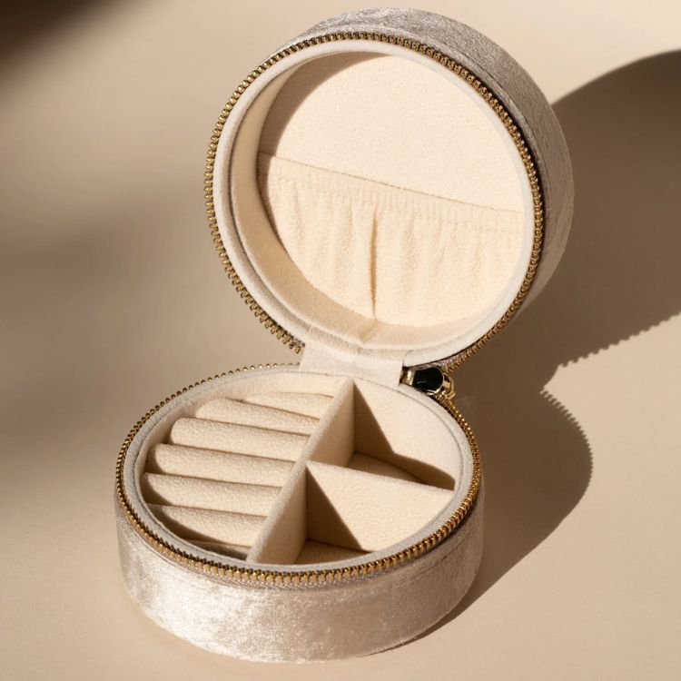 Round Velvet Jewelry Case	
