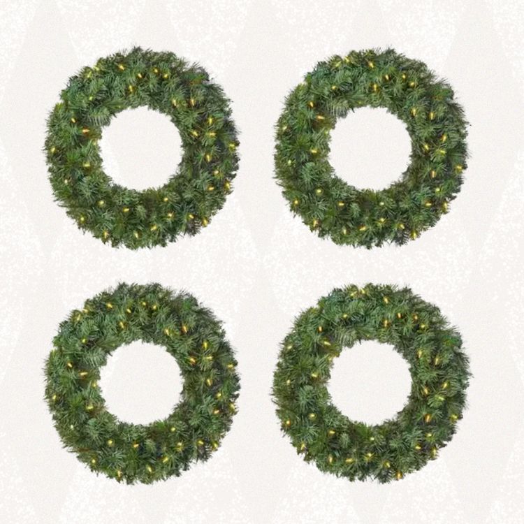 Pre-Lit 24" Wreaths
