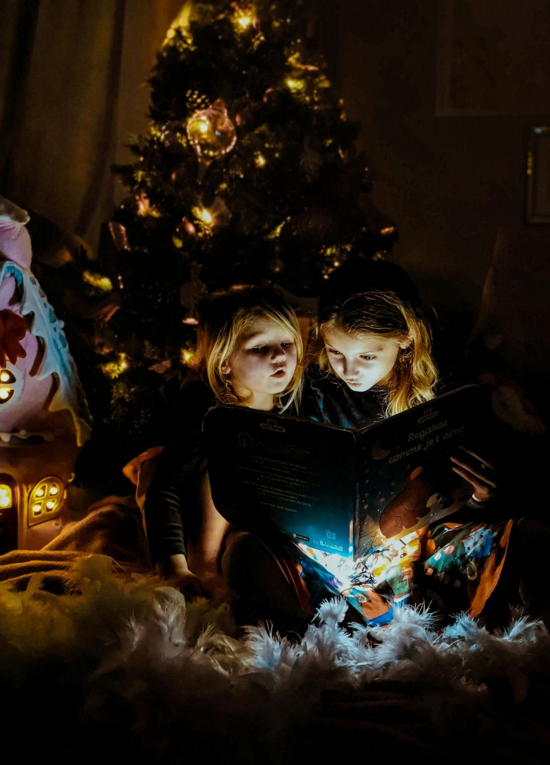 kids reading together