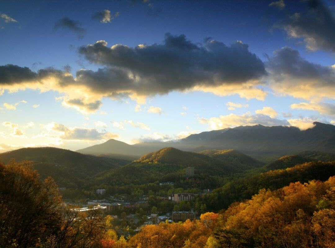 best mountain towns gatlinburg tennessee