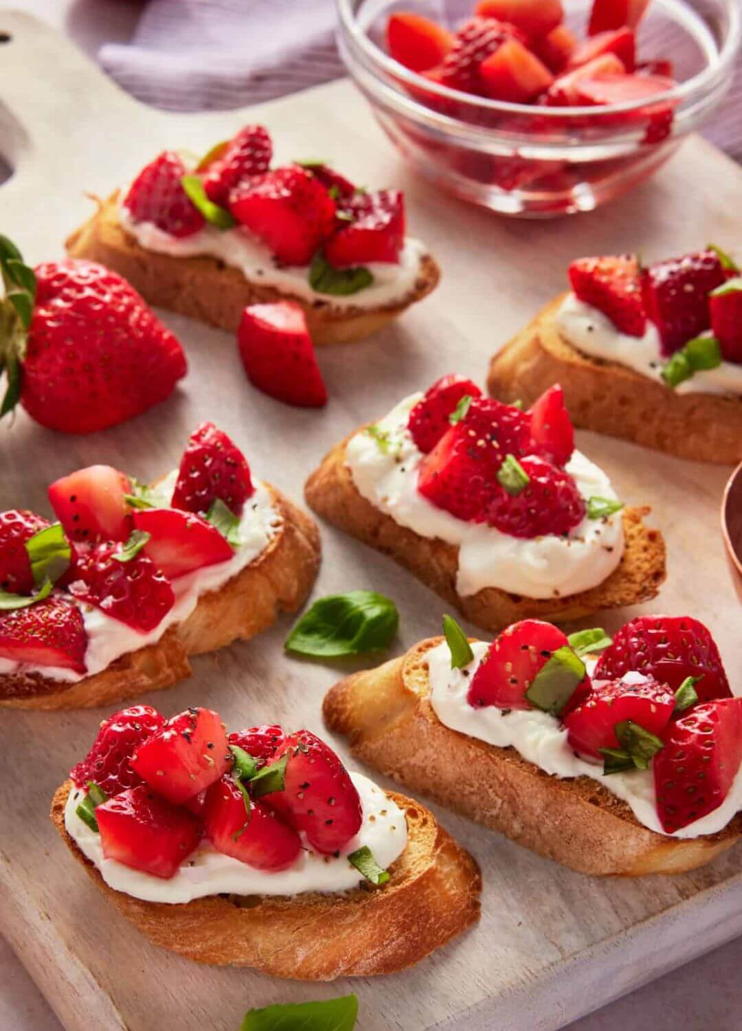 strawberry goat cheese bruschetta