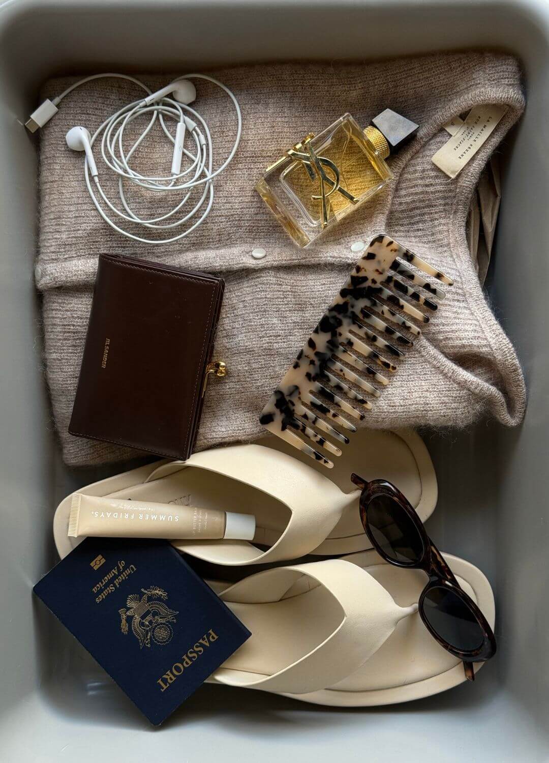 vacation bag with flip flops