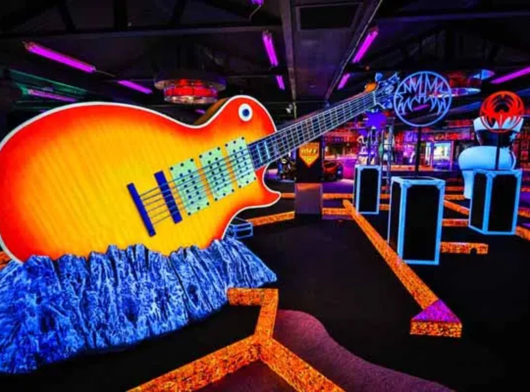 kiss mini golf