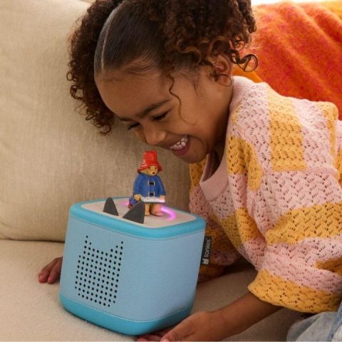 new toniebox 2 child playing