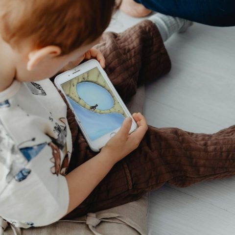 toddlers and smartphones