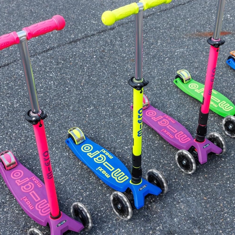 Maxi Foldable LED Kids Scooter for Ages 5-12 	