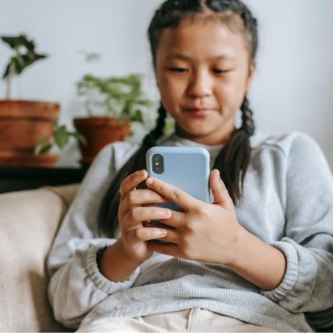 reasons your child should have a phone