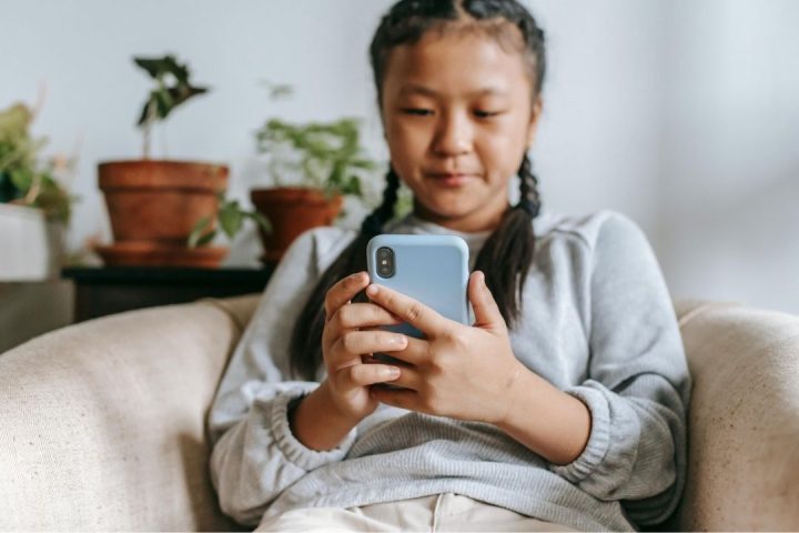 reasons your child should have a phone