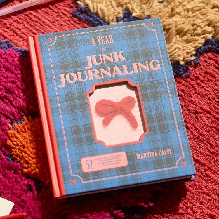 A Year Of Junk Journaling Prompt Book