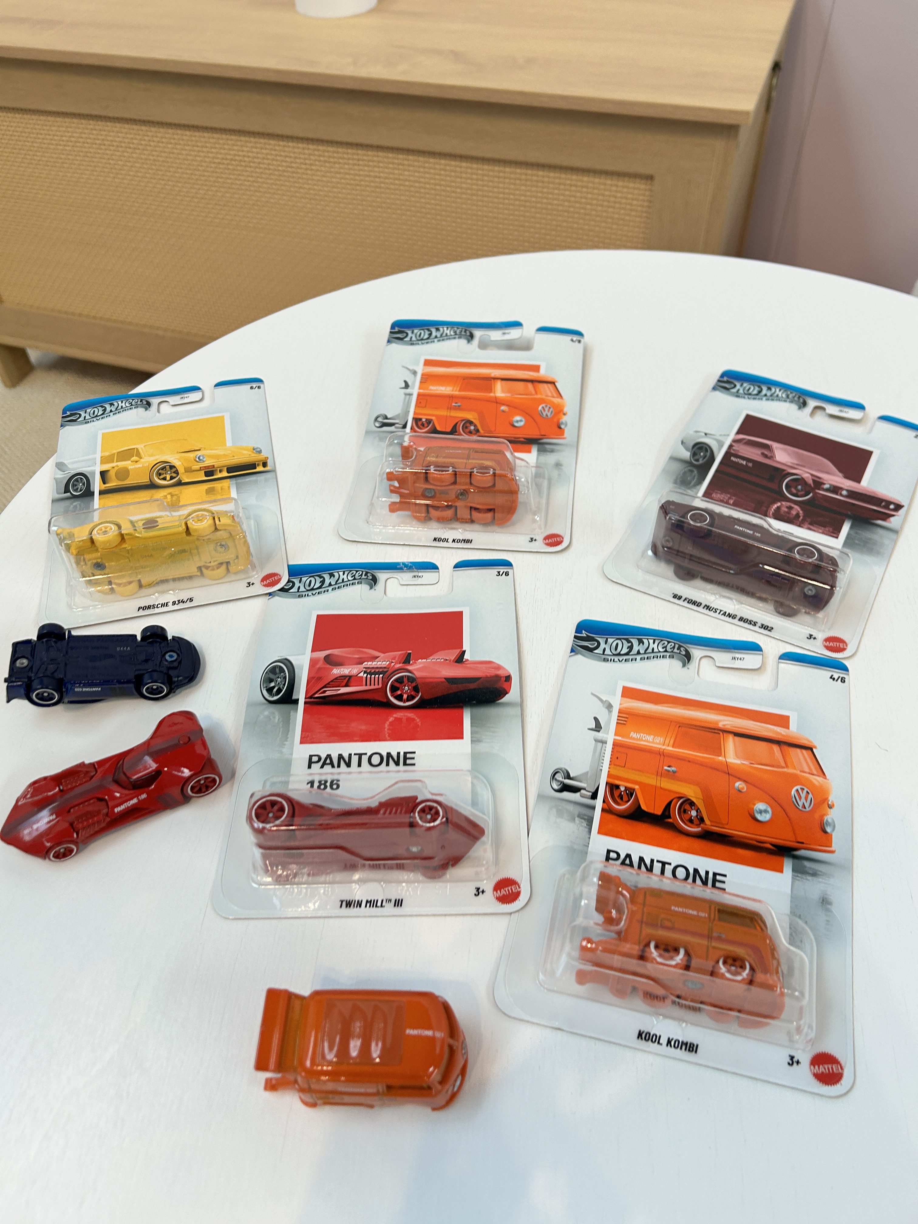 pantone hot wheels