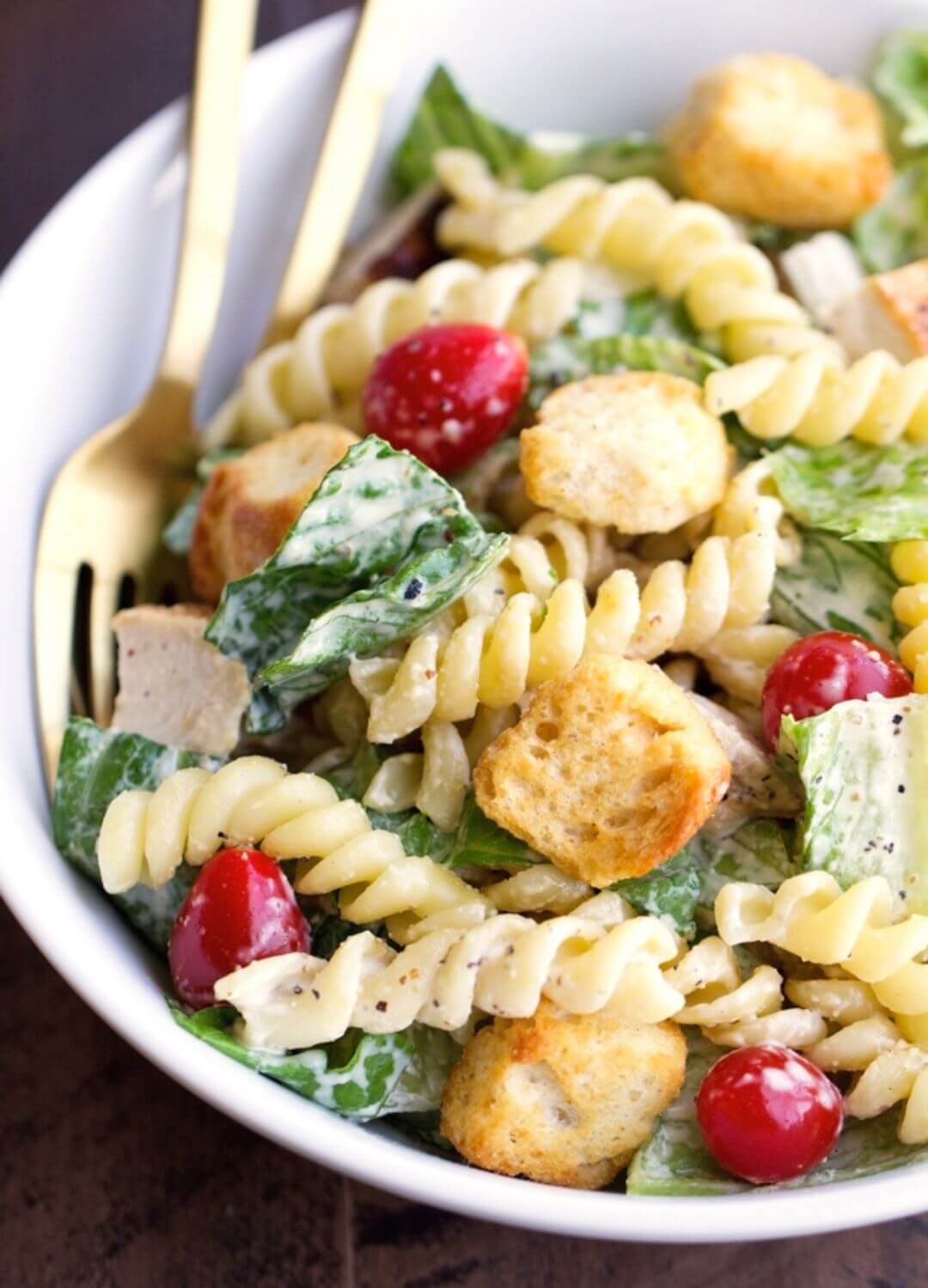 pasta caesar salad with chicken