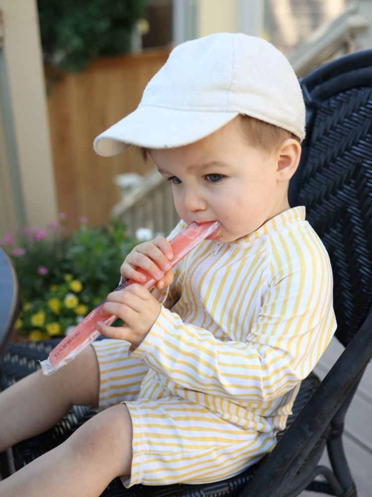 90s Butter mom summer kids eating backyard popsicles