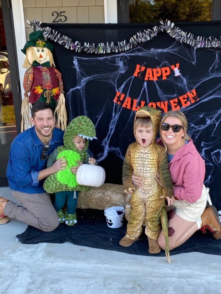 Jurassic Park family costume 2026