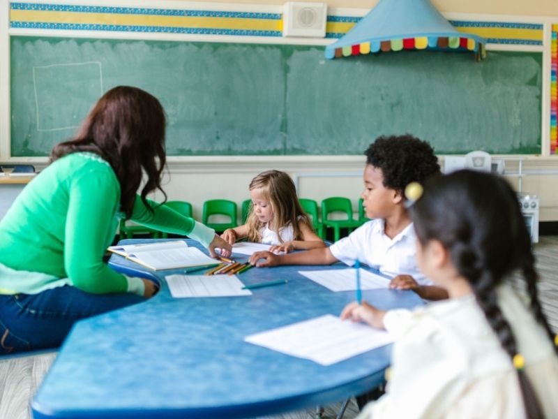 volunteer in classroom