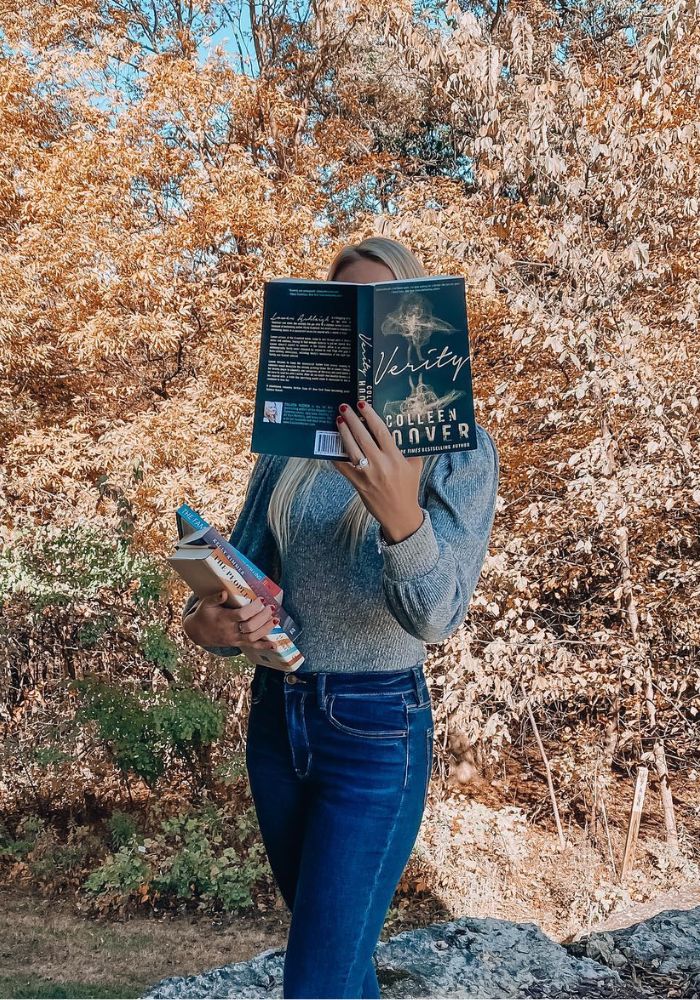 woman holding verity book by colleen hoover